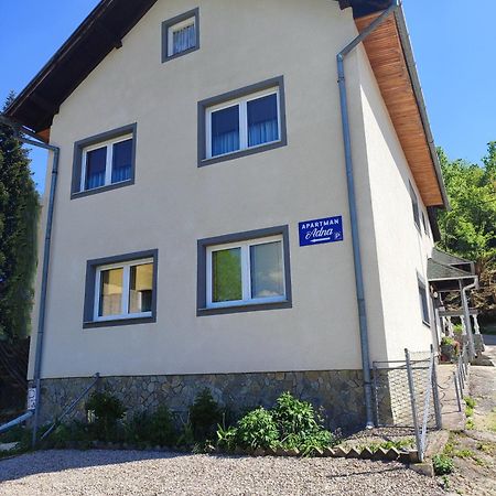 Apartman Adna Kulen Vakuf Exteriér fotografie