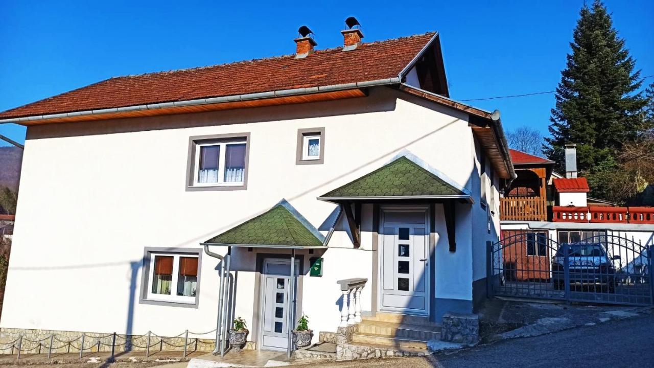 Apartman Adna Kulen Vakuf Exteriér fotografie