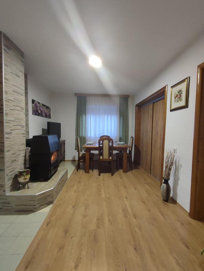 Apartman Adna Kulen Vakuf Exteriér fotografie