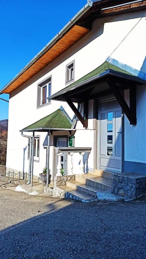 Apartman Adna Kulen Vakuf Exteriér fotografie