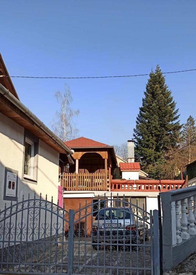 Apartman Adna Kulen Vakuf Exteriér fotografie
