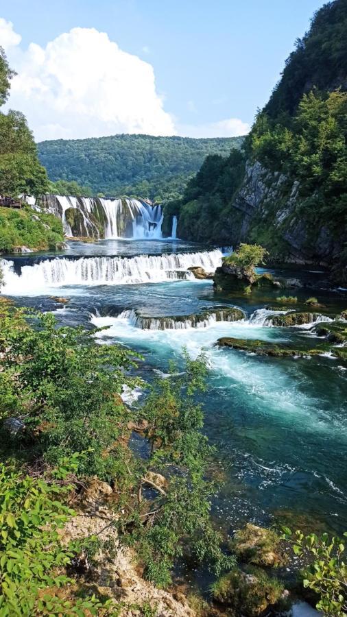 Apartman Adna Kulen Vakuf Exteriér fotografie