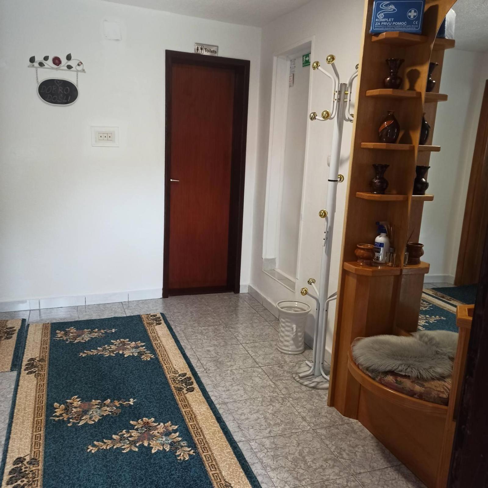 Apartman Adna Kulen Vakuf Exteriér fotografie