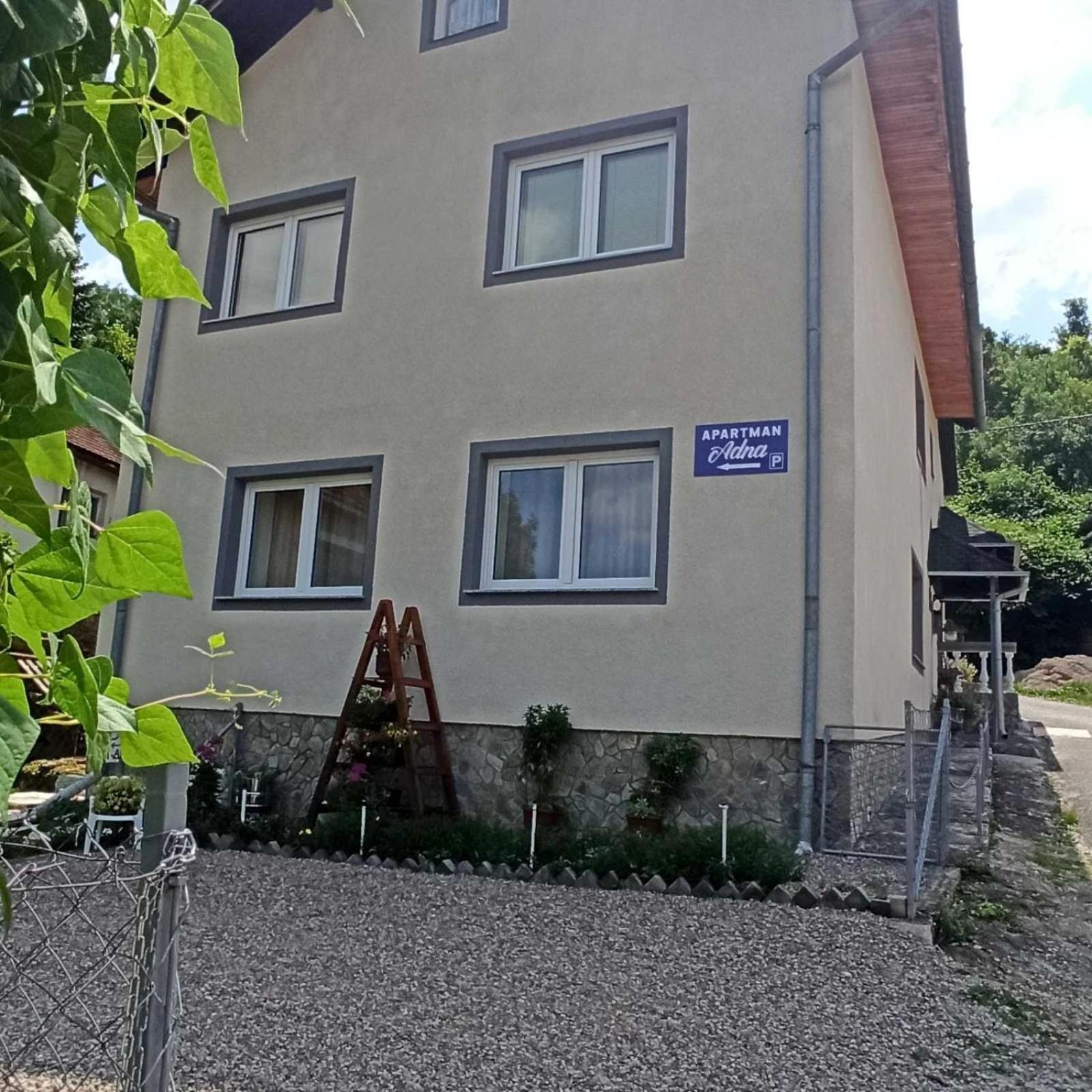 Apartman Adna Kulen Vakuf Exteriér fotografie