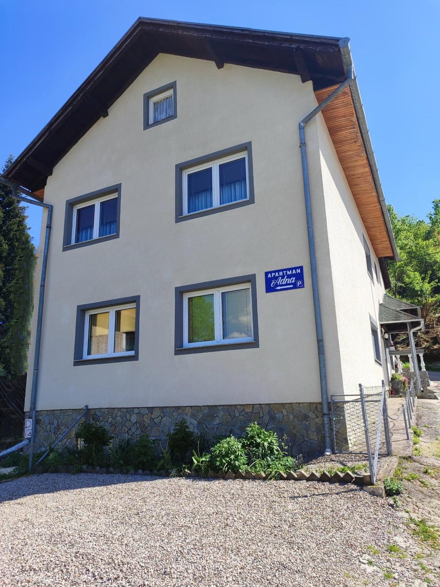 Apartman Adna Kulen Vakuf Exteriér fotografie